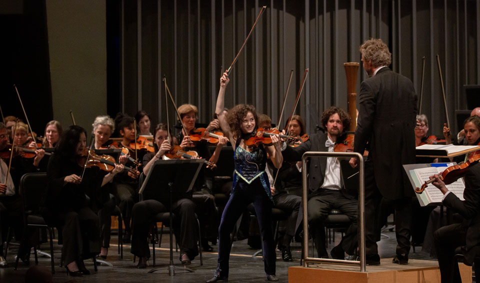 National orchestra. The Royal Scottish National Orchestra. Скрипка в оркестре.