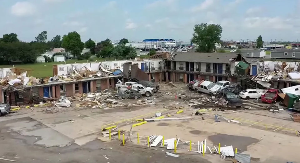 Tornadoes hit unusually wide swaths of U.S., alarming scientists