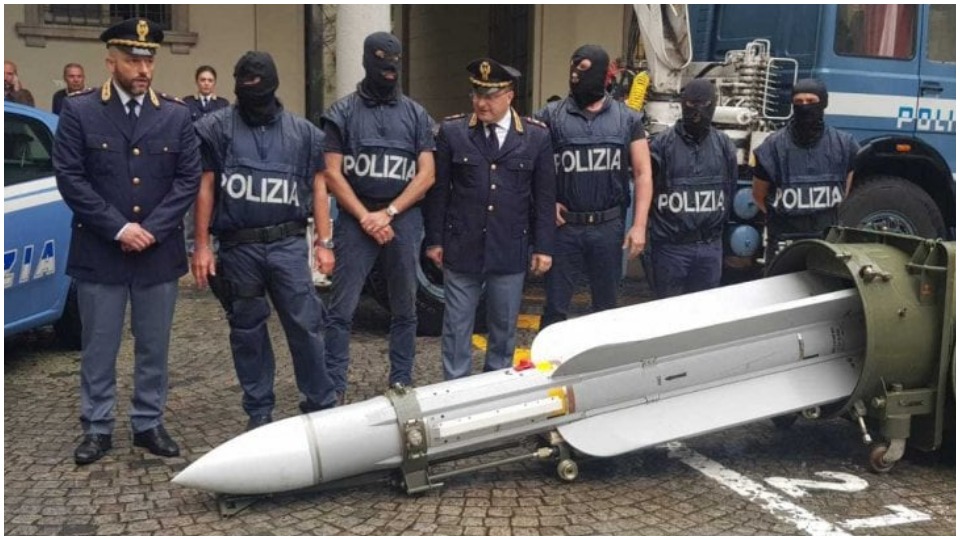 Italian fascists found with weapons stockpile and Nazi material