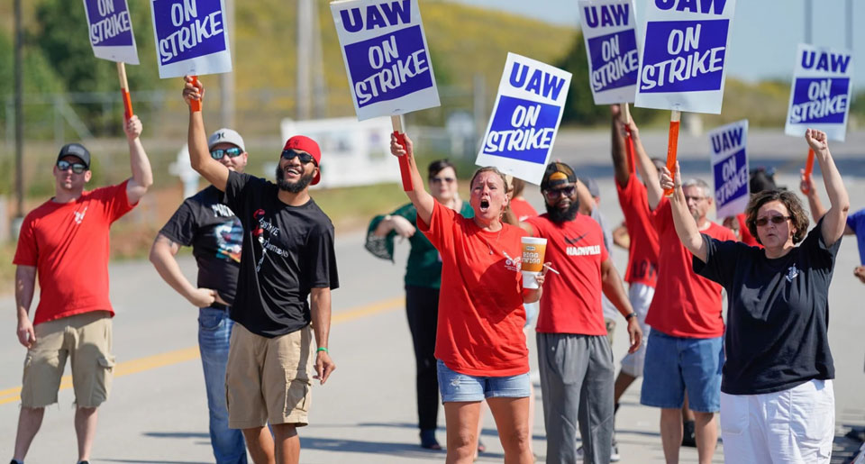 GM endangers the lives of its workers by yanking health care