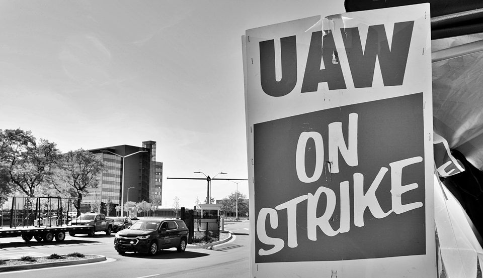 Auto worker resolve in long strike key to contract gains