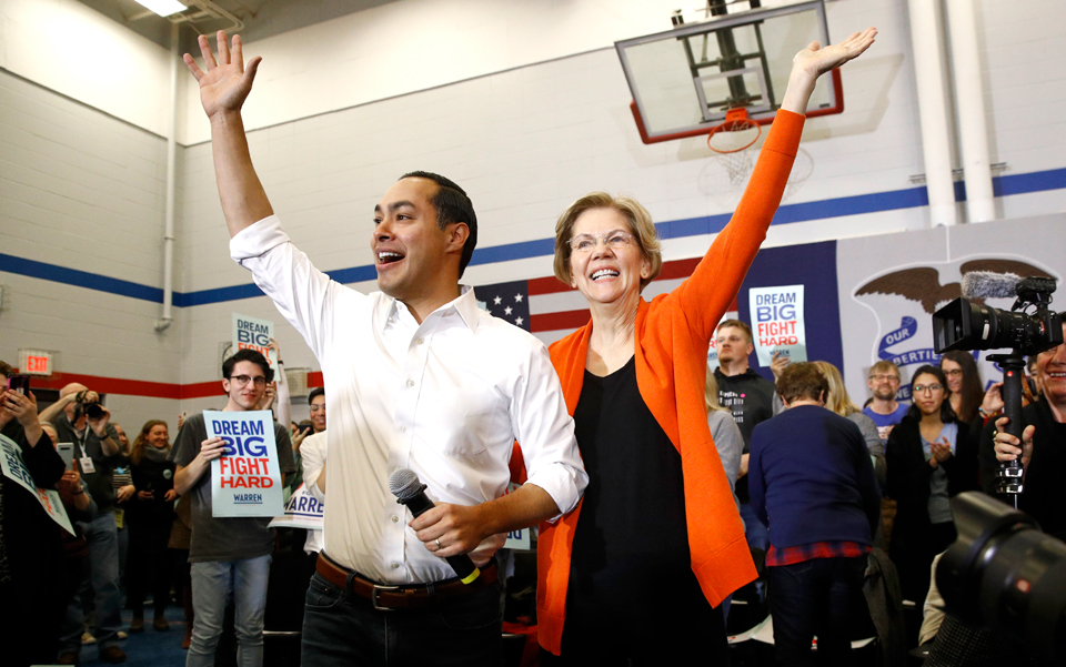 Warren presents ambitious plans to voters in rapidly changing small-town Iowa