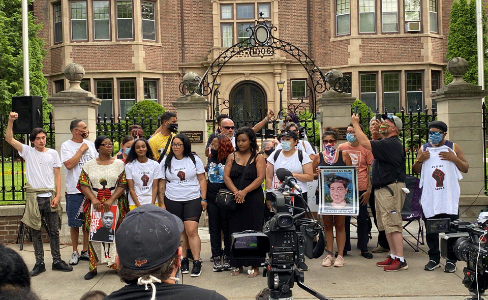 Protesters take their complaints to the home of Minnesota’s governor