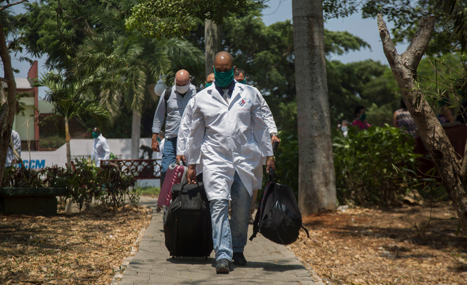 El presidente de Cuba y los combatientes del coronavirus hablan sobre la pandemia