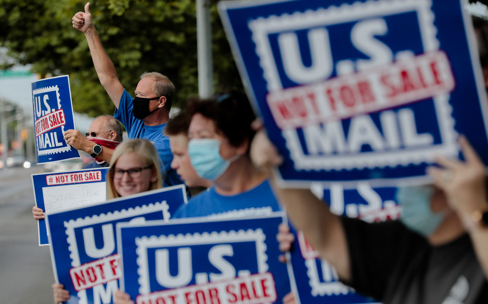 House passes postal aid bill as thousands protest to #SaveThePostOffice