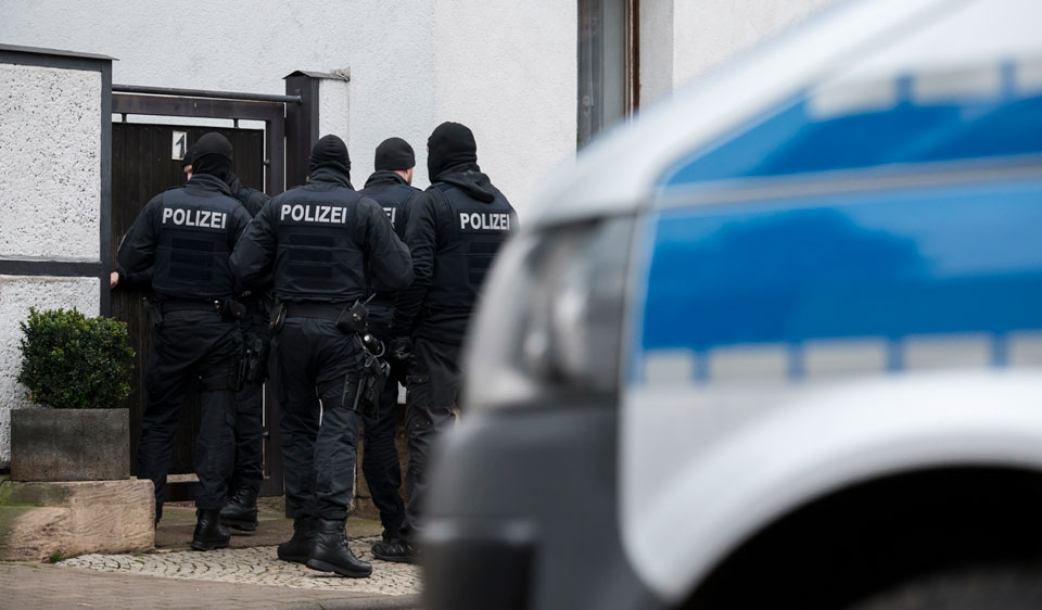 Neo-Nazi groups targeted by German police raids