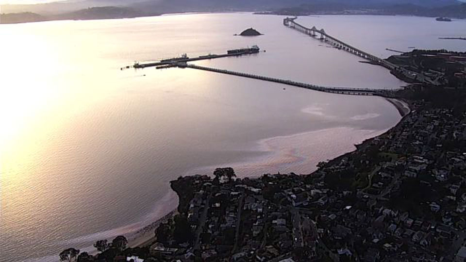 Chevron refinery dumps oil into San Francisco Bay