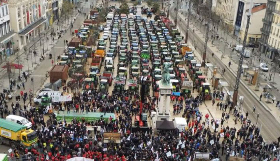 French Farmers protest fertilizer tax