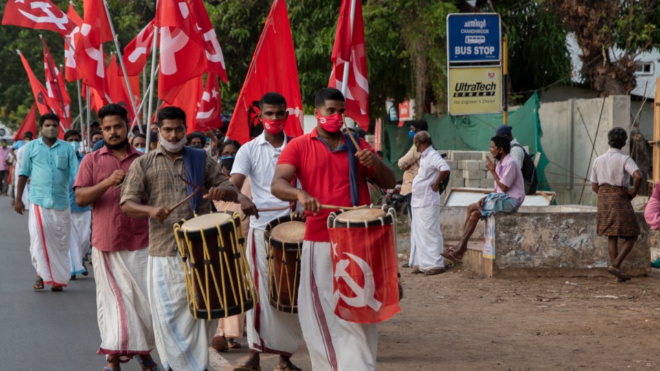 Les électeurs récompensent les communistes pour avoir réussi à gérer la pandémie dans l'État du Kerala en Inde