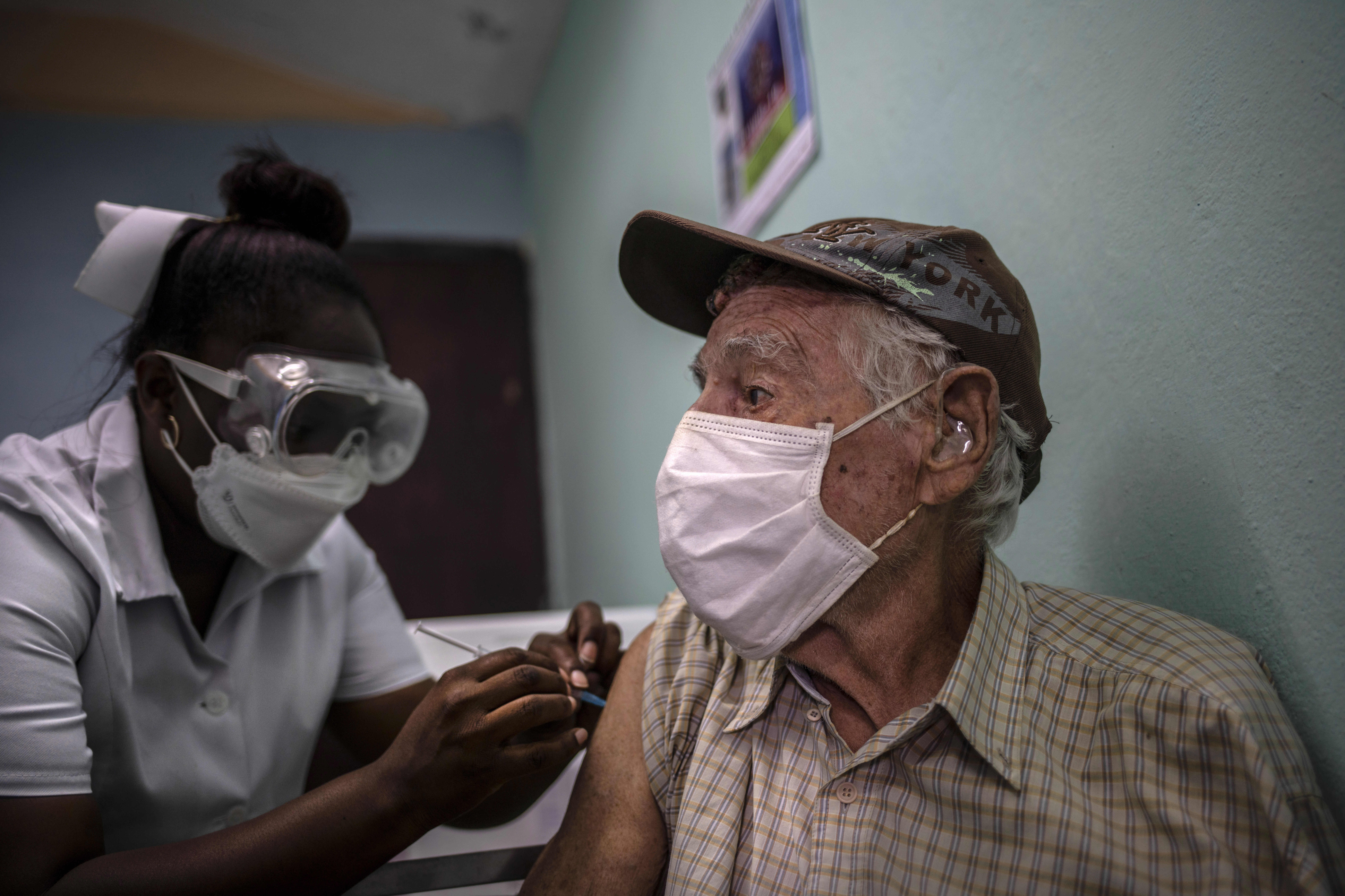U.S. deprives Cuba of syringes it needs now