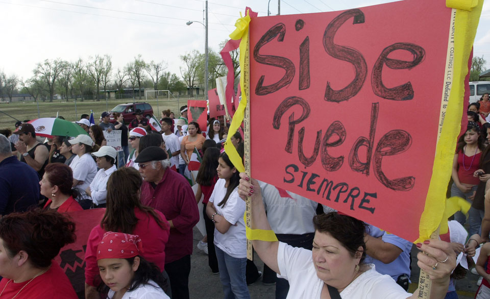 Sí, se puede: People’s World / Mundo Popular Ayuntamiento de derechos de los inmigrantes