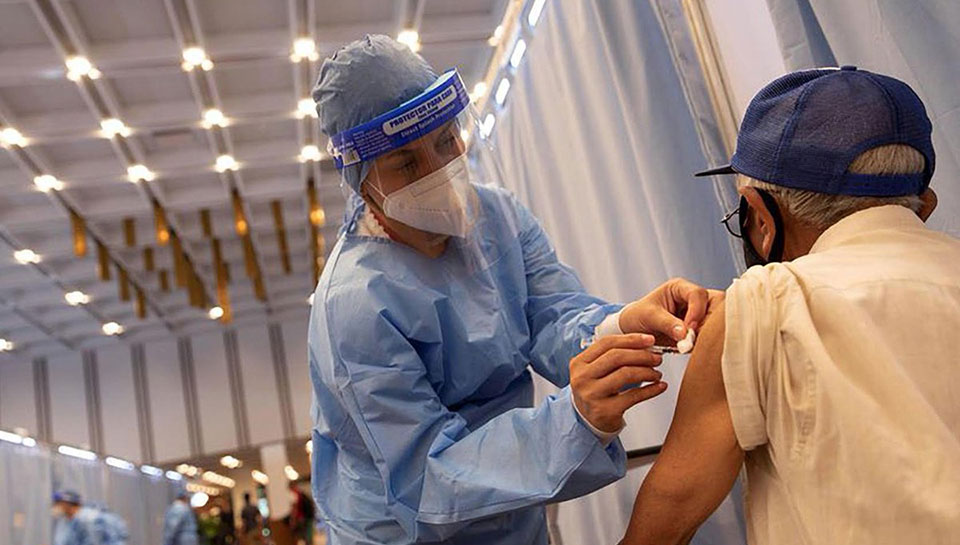 Sanciones e ineficiencia gubernamental afectan vacunación contra la COVID-19 en Venezuela