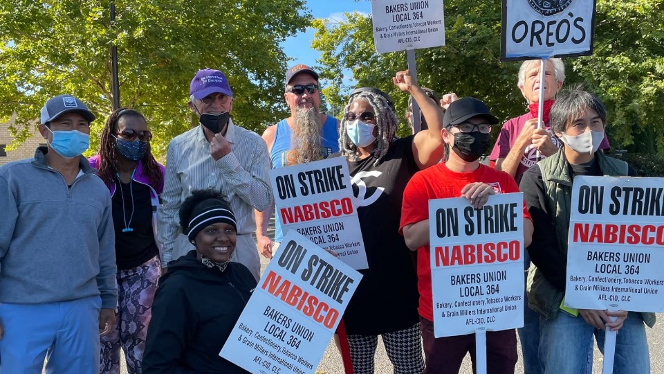 Workers win, ending Mondelez Oreo cookie strike