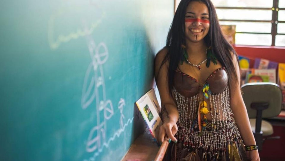 A young pre-med student leaves her São Paulo State Indigenous village