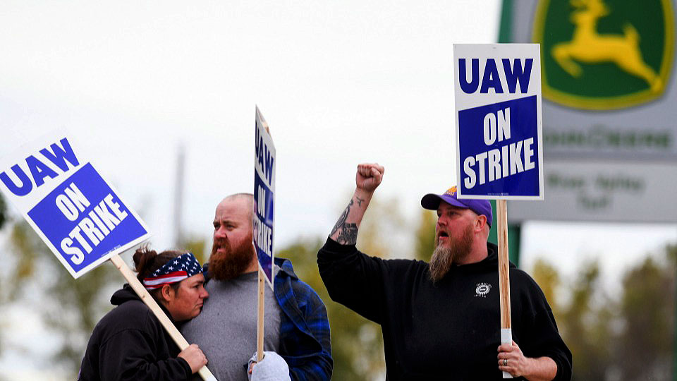 John Deere UAW members vote down second tentative pact