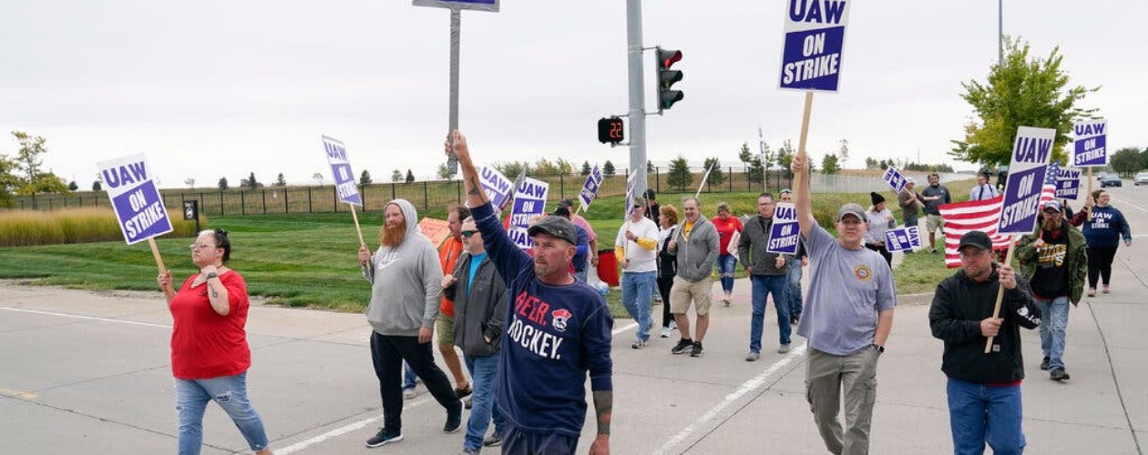 UAW’s John Deere members OK six-year contract