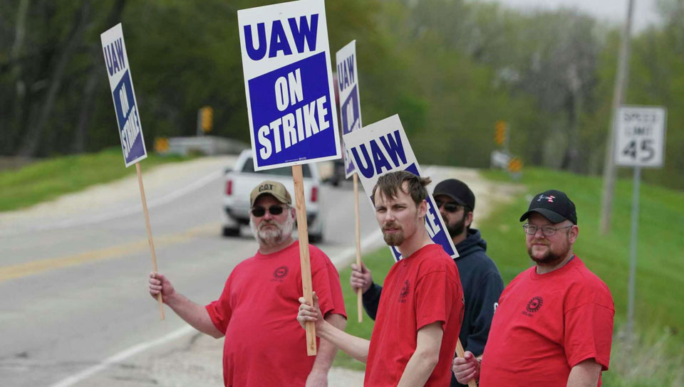 UAW: Farm implements mogul, CNH, tries to ‘starve out’ workers – People ...