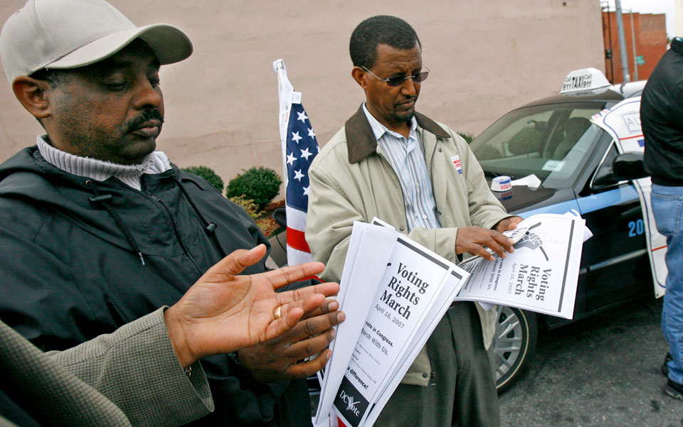 Proyecto de ley de derechos de voto local para inmigrantes avanza en D.C.