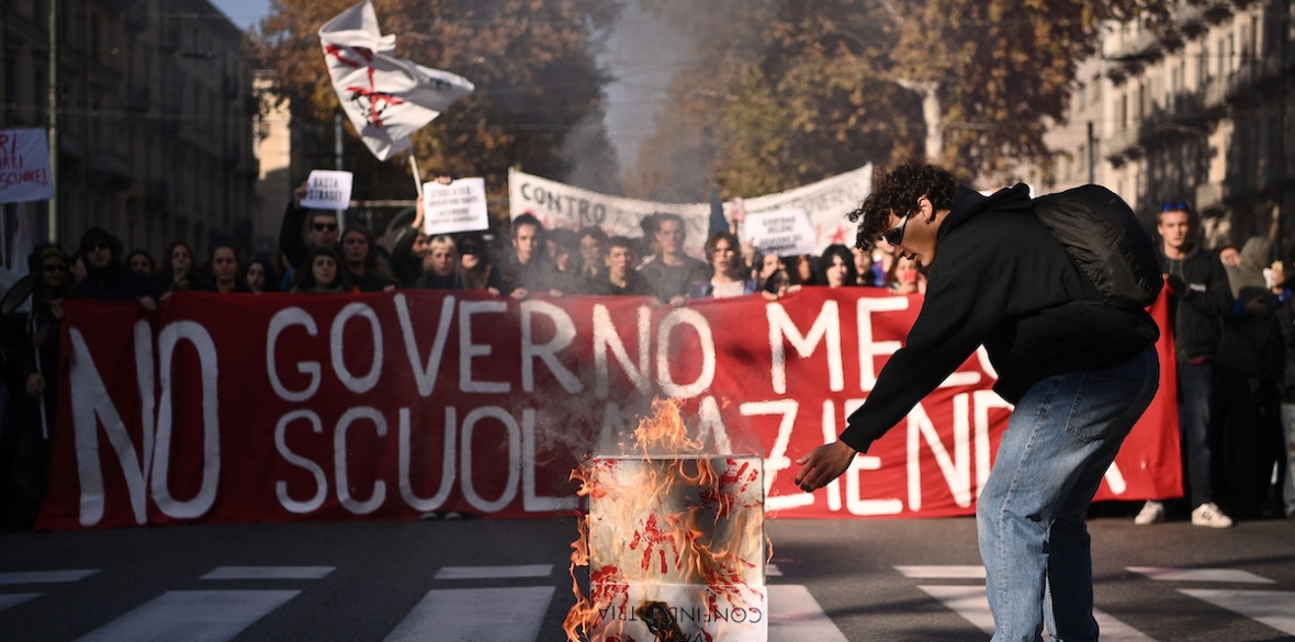 Estudiantes italianos protestan contra programas educativos discriminatorios del gobierno neofascista – El Mundo de los Pueblos