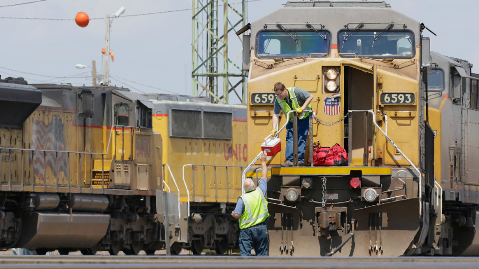 Railroad corporations want to slash train crews for Wall Street profits