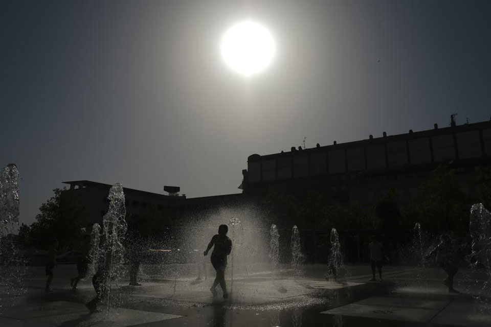 Europe begins 2023 with record-setting heat wave