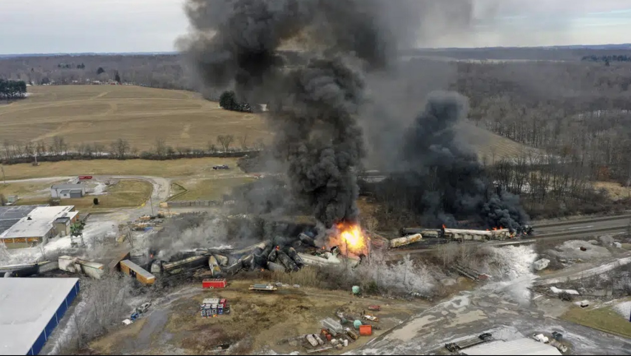 Carrier costcutting on railroad caused fiery Ohio wreck People's World