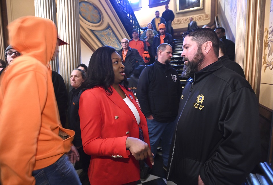 Michigan Senate repeals right-to-work, sends bill to Whitmer for signature