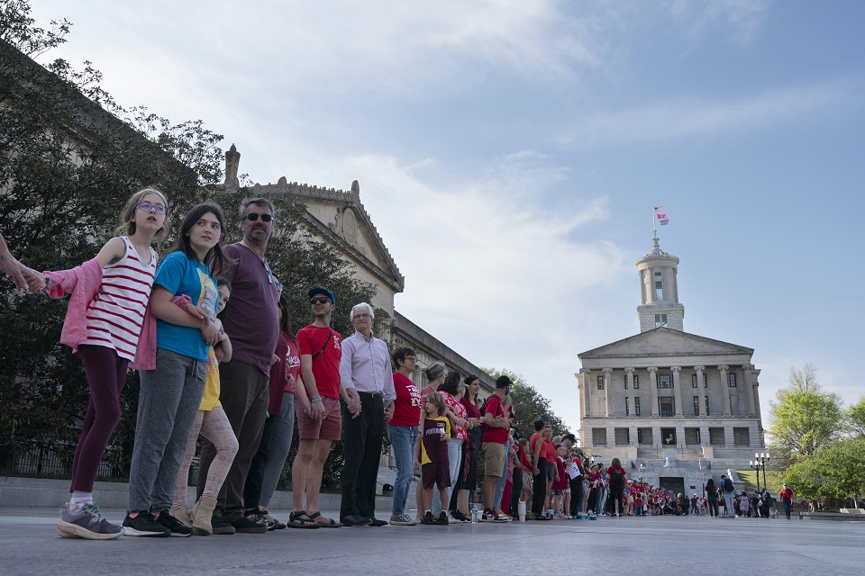 Thousands in Nashville form miles-long human chain linking arms for gun control