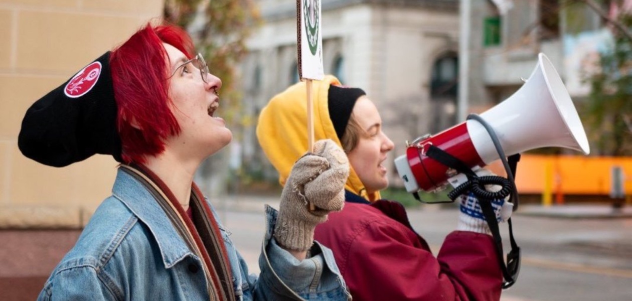 Starbucks intensifica la intimidación de los trabajadores de Ithaca, cierra todas las tiendas