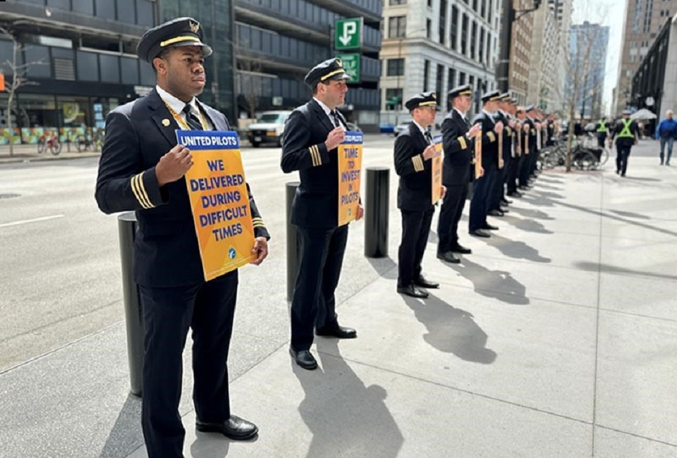 Pilots’ problems force strike authorization votes at big U.S. airlines