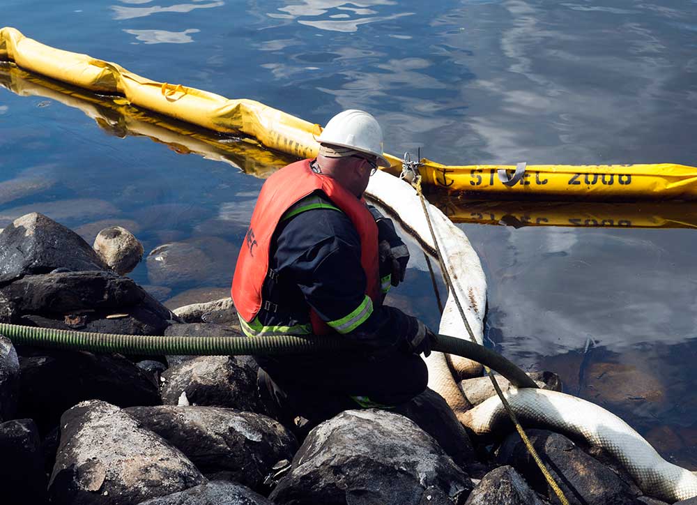 Tenth anniversary of Lac Mégantic tragedy shows little change on rail