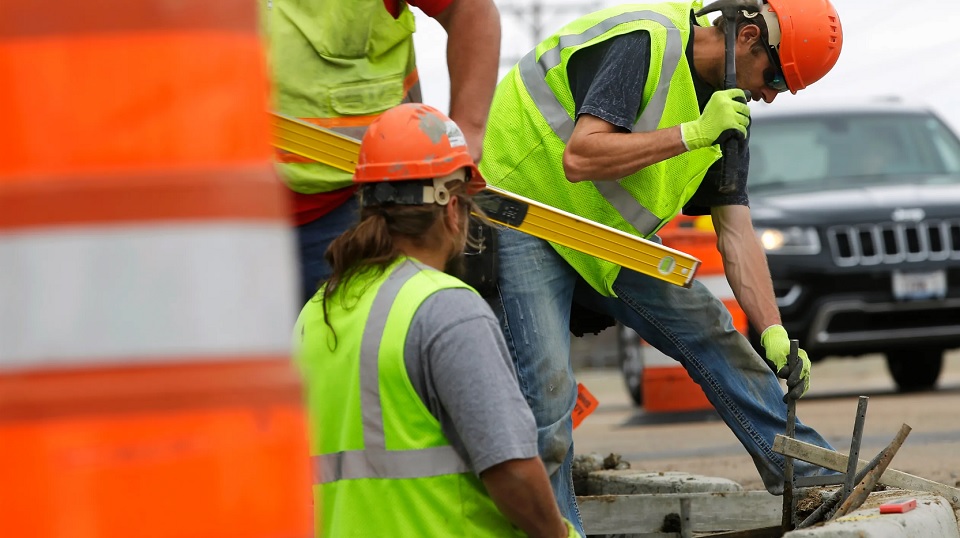 Building Trades cheer new Davis-Bacon rules: Higher pay, tougher enforcement