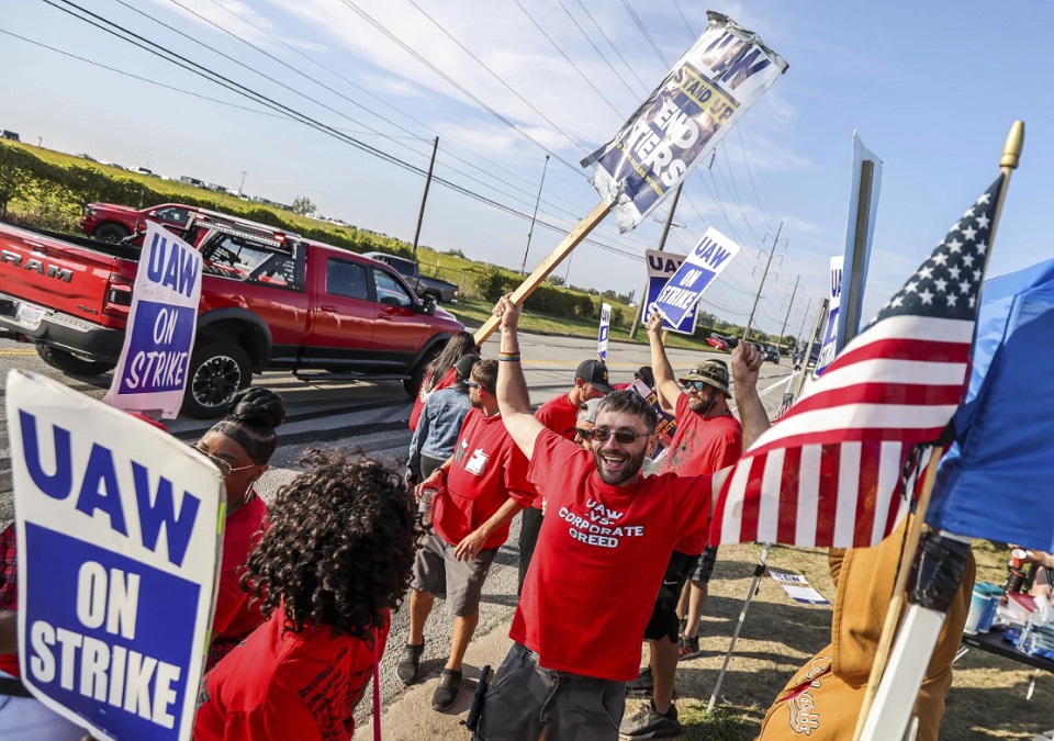 Biden to picket with UAW a day before scheduled Trump visit to Michigan