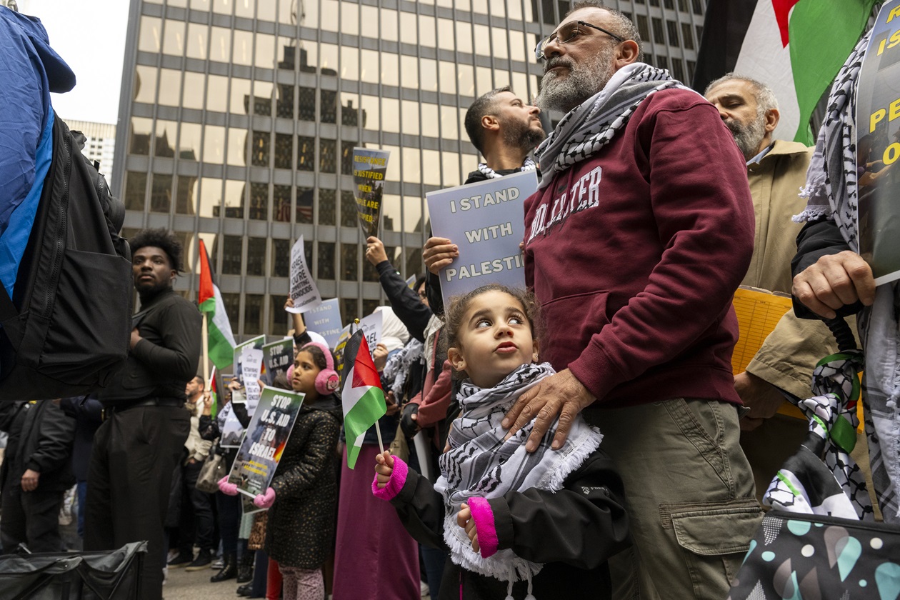 Giant multi-national protest in Chicago in solidarity with Palestine