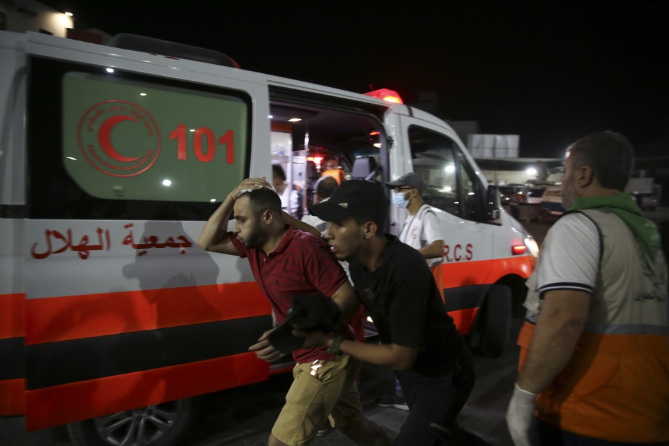 Israel tells Gaza health workers: Get out, we’re about to bomb your hospital