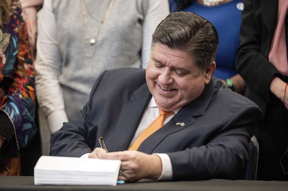 Illinois joins lengthening list of states outlawing wage theft