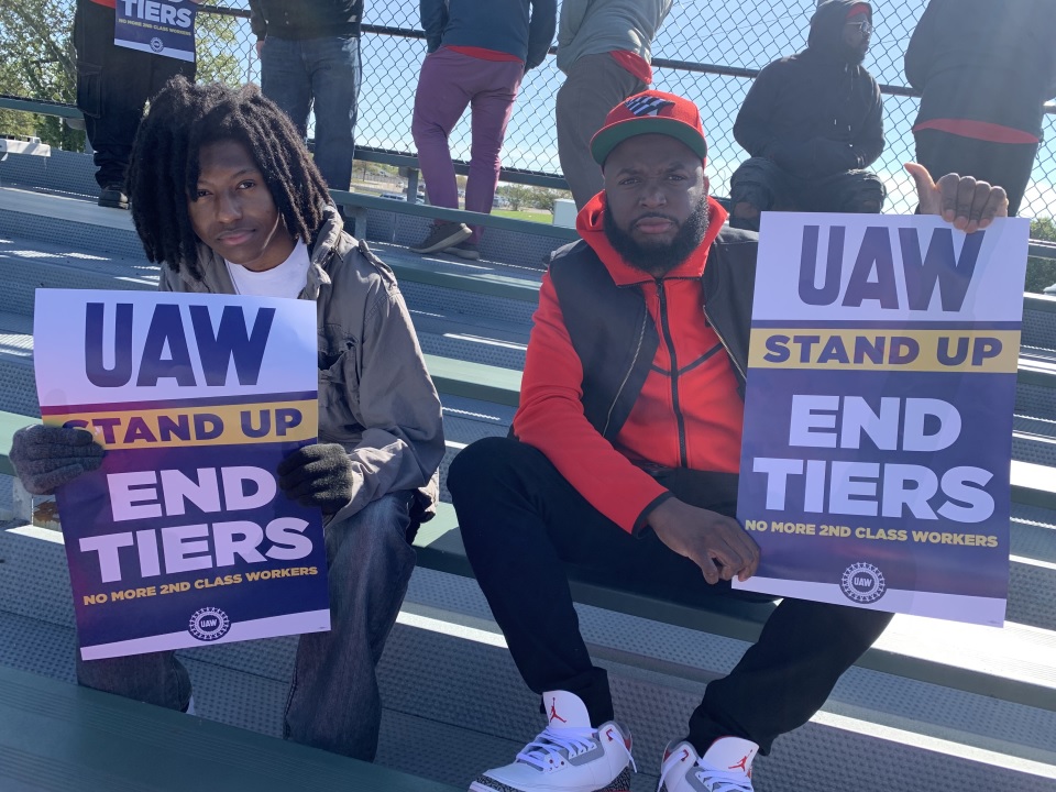 Detroit auto workers rally in solidarity with temp workers