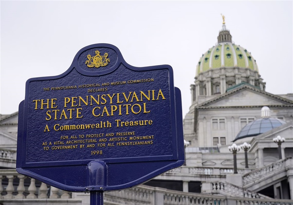 Pennsylvania House OKs jobless benefits for strikers