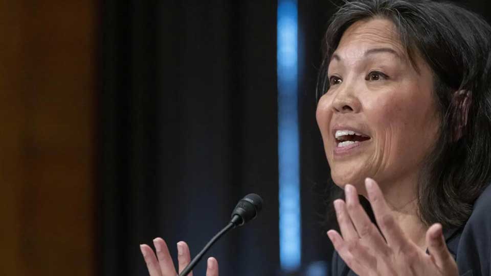La secretaria de Trabajo interina de Biden, Julie Su, critica la codicia corporativa