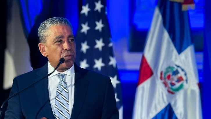 Trump firma una orden ejecutiva ilegal para desmantelar el Departamento de Educación