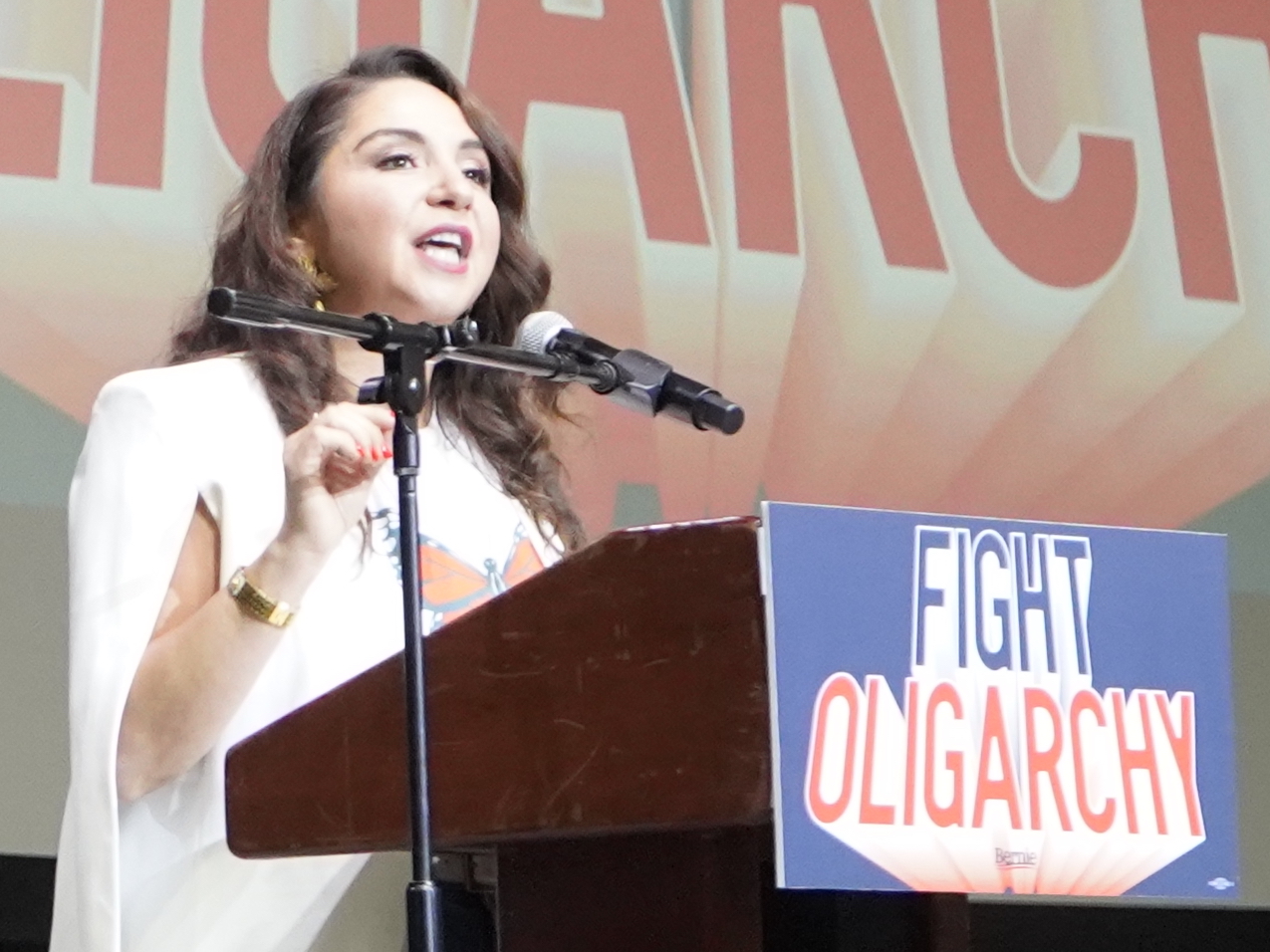 Chicago rejects Trump's takeover threat at Sanders' Fighting Oligarchy rally
