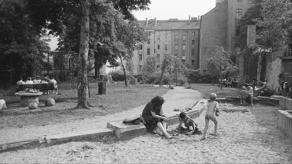 Everyday life in the GDR captured on film