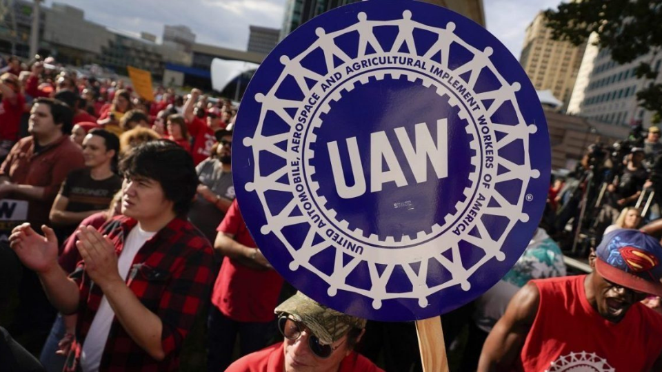 Auto Workers resume Southern organizing drive at Alabama engine plant