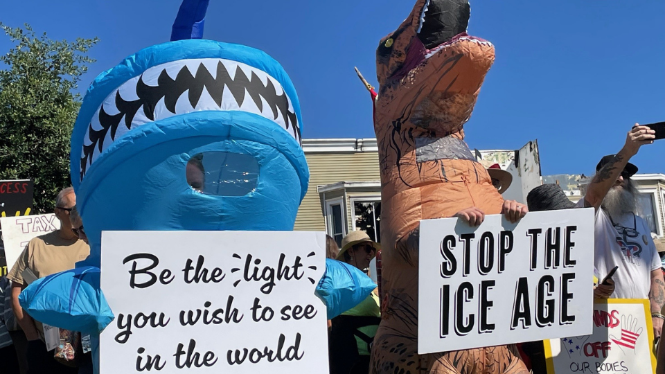 Oaklanders gather by the lake to say No Kings!