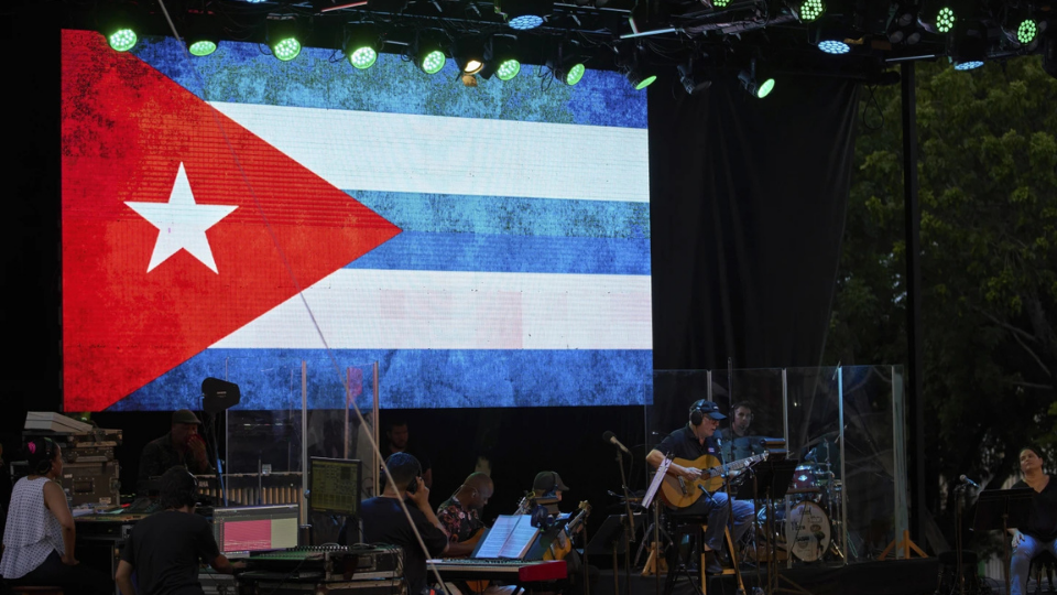 Silvio Rodríguez performs historic concert in Havana