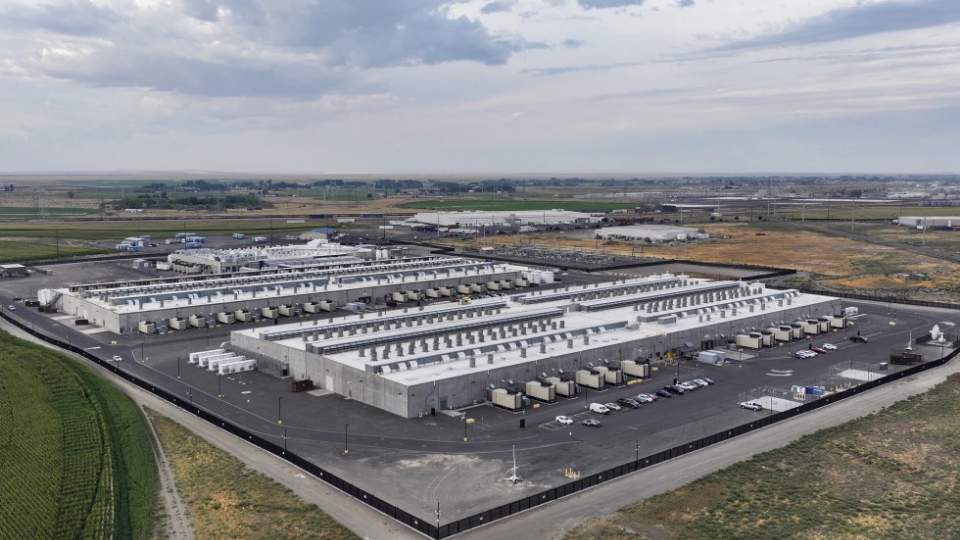 Pekin, Illinois residents turn out to oppose building of AI data center