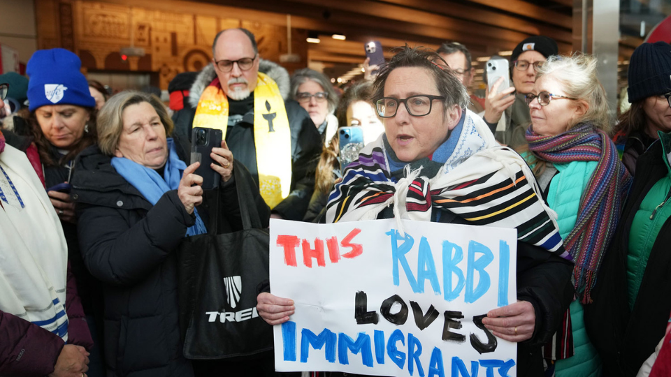 Rising demands to ‘Defund ICE’ put pressure on lawmakers