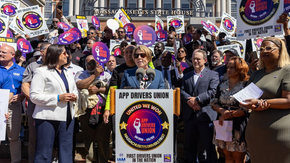 Some 70,000 rideshare drivers unionize in Massachusetts