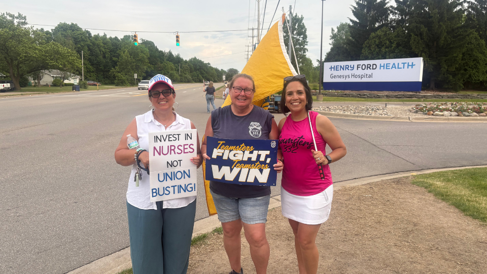 Michigan community comes out in support of union nurses