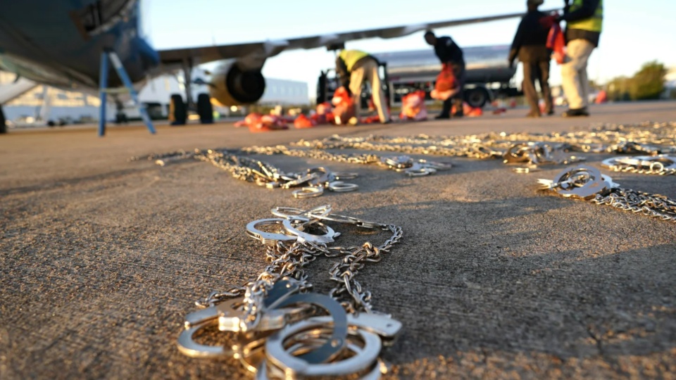 No Love for ICE Air: Texas activists protest deportation flight operators